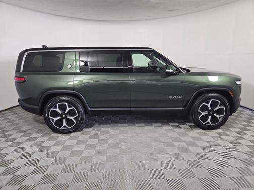 2024 Rivian R1S Adventure Package