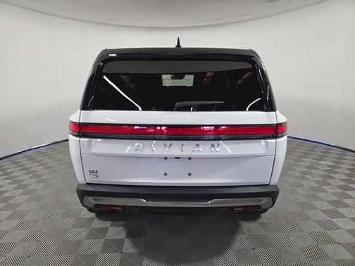 2024 Rivian R1S Adventure Package