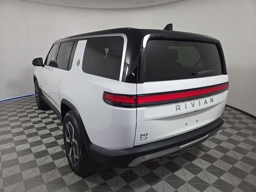 2024 Rivian R1S Adventure Package