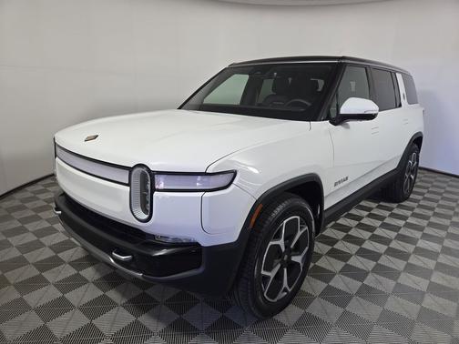 2024 Rivian R1S Adventure Package