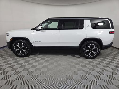2024 Rivian R1S Adventure Package