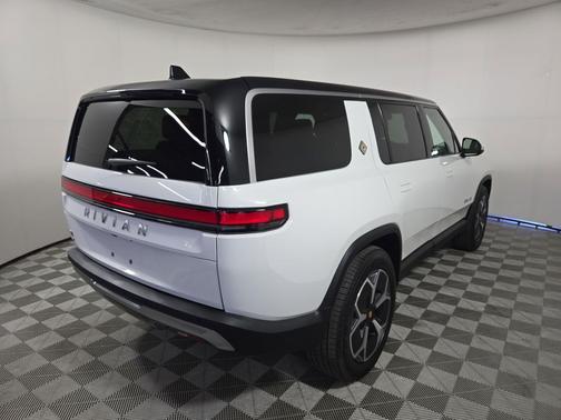 2024 Rivian R1S Adventure Package