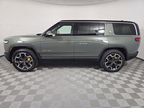 Launch Green 2023 Rivian R1S Launch Edition