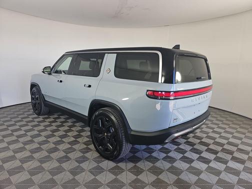 2024 Rivian R1S Adventure Package