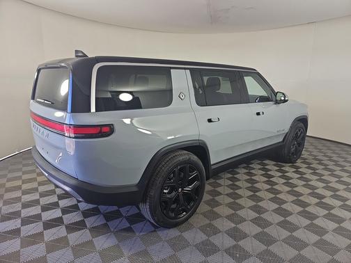 2024 Rivian R1S Adventure Package