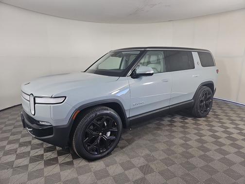 2024 Rivian R1S Adventure Package