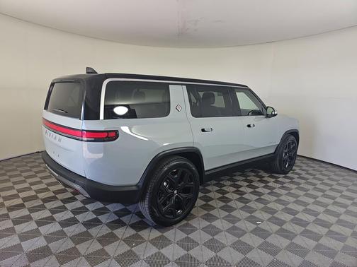 2024 Rivian R1S Adventure Package