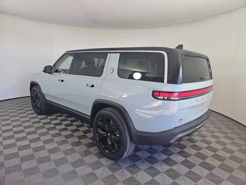2024 Rivian R1S Adventure Package