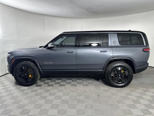 2023 Rivian R1S Adventure