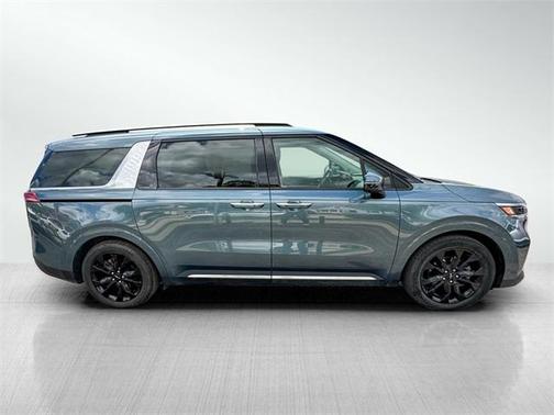 2023 Kia Carnival SX