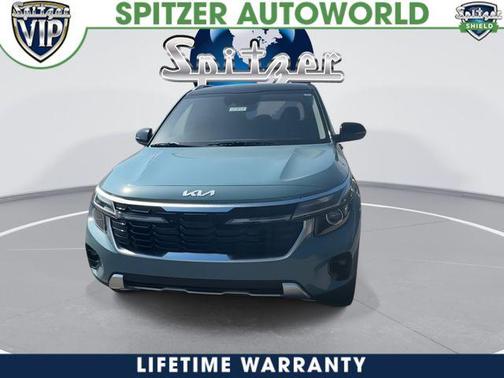 Blue / Black 2026 Kia Seltos S