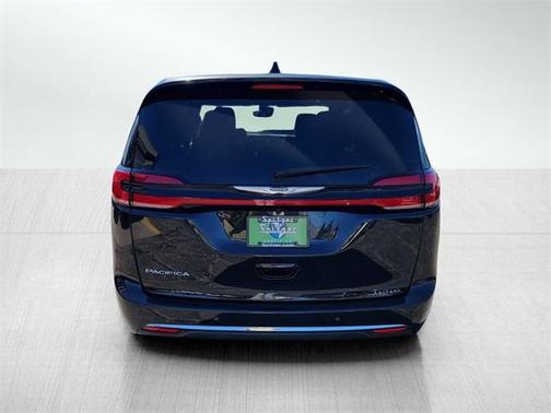 2023 Chrysler Pacifica Touring-L