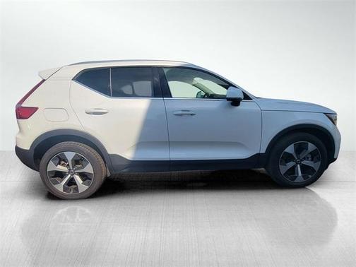 2024 Volvo XC40 B5 Core