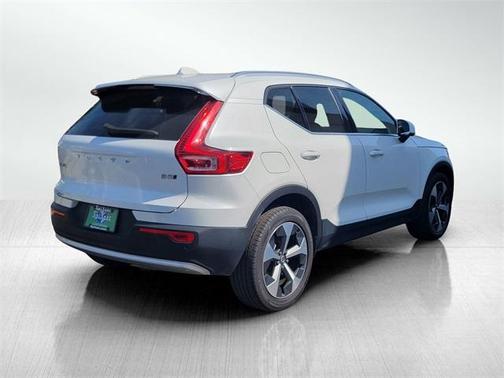 2024 Volvo XC40 B5 Core