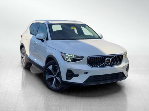 2024 Volvo XC40 B5 Core