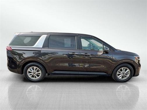2022 Kia Carnival LX