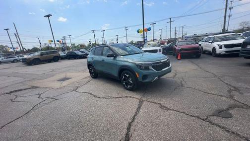 Blue / Black 2026 Kia Seltos S