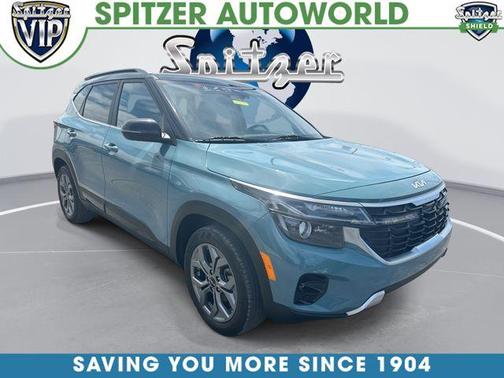 Blue / Black 2024 Kia Seltos S