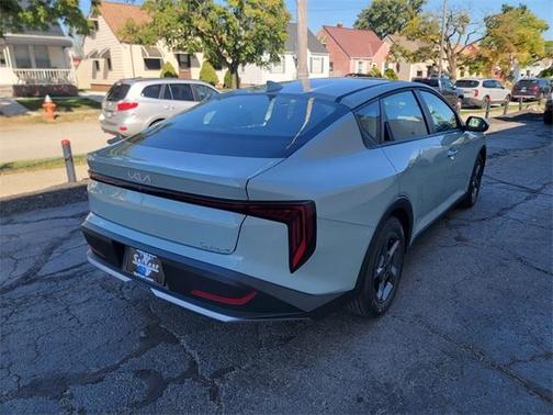 2025 Kia K4 LXS