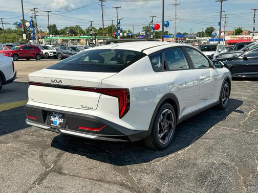 2025 Kia K4 EX