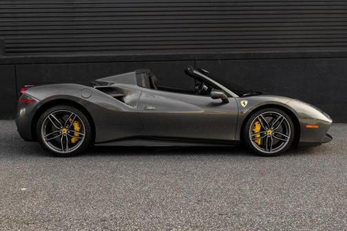 2018 Ferrari 488 Spider Base