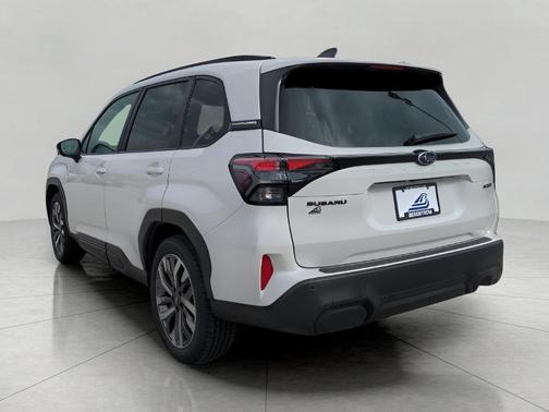 Crystal White Pearl 2025 Subaru Forester Touring
