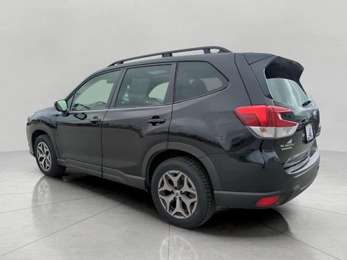 Crystal Black Silica 2023 Subaru Forester Premium