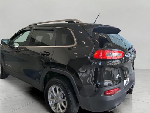 Brilliant Black Crystal Pearlcoat 2015 Jeep Cherokee Latitude