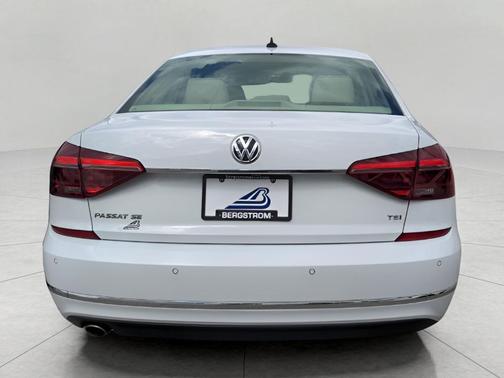 Pure White 2017 Volkswagen Passat 1.8T SE w/Technology