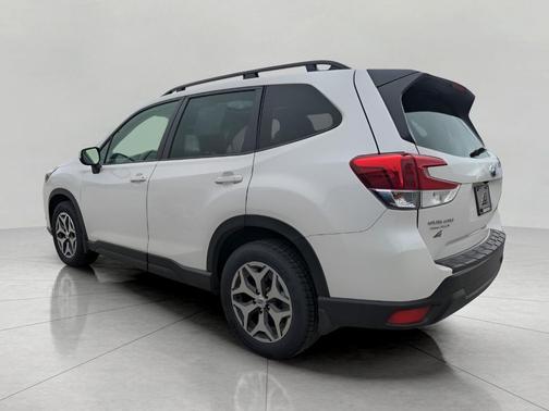 Crystal White Pearl 2024 Subaru Forester Premium