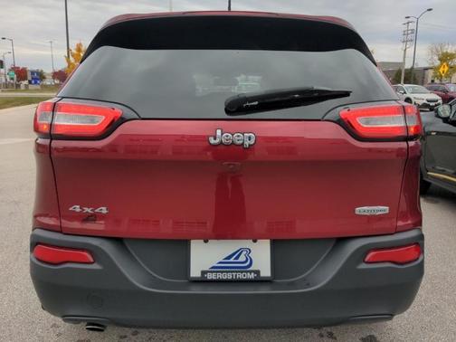 2017 Jeep Cherokee Sport