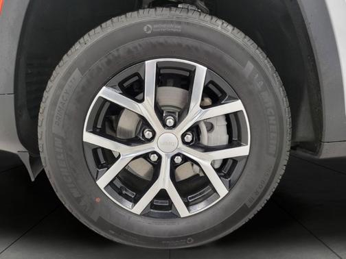 Silver Zynith 2024 Jeep Grand Cherokee Limited