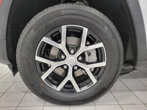 Silver Zynith 2024 Jeep Grand Cherokee Limited