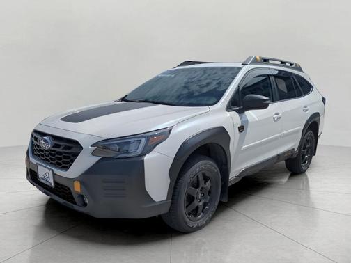 Crystal White Pearl 2022 Subaru Outback Wilderness