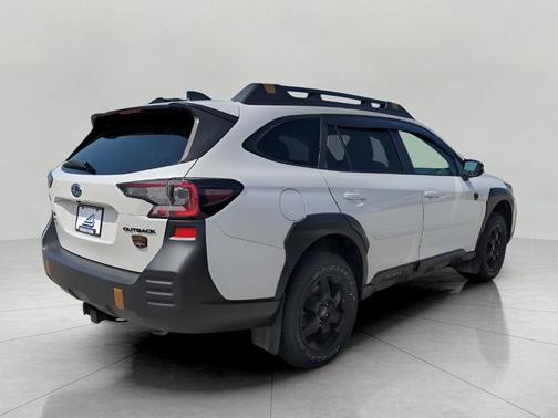 Crystal White Pearl 2022 Subaru Outback Wilderness