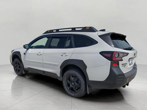 Crystal White Pearl 2022 Subaru Outback Wilderness