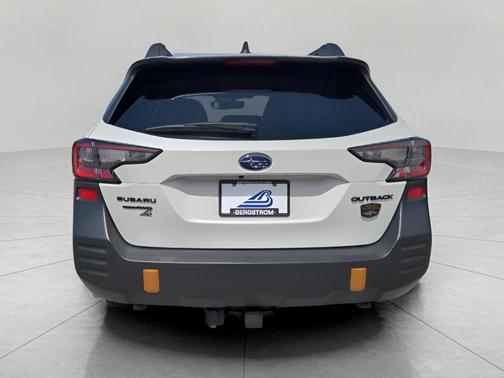 Crystal White Pearl 2022 Subaru Outback Wilderness