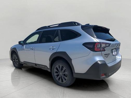 Ice Silver Metallic 2025 Subaru Outback Onyx Edition