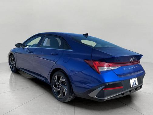 2025 Hyundai ELANTRA SEL