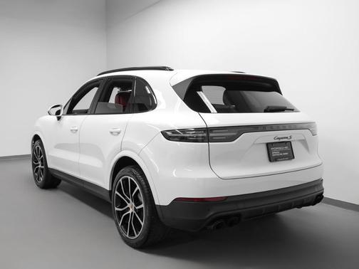 White 2023 Porsche Cayenne S Platinum Edition