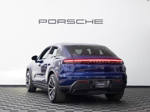 Gentian Blue Metallic 2025 Porsche Macan 4S