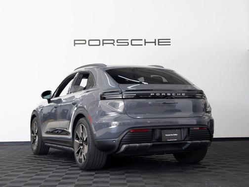 2025 Porsche Macan 4S
