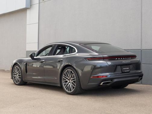 2024 Porsche Panamera 4