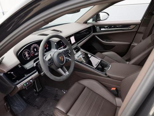 2024 Porsche Panamera 4