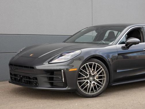 2024 Porsche Panamera 4