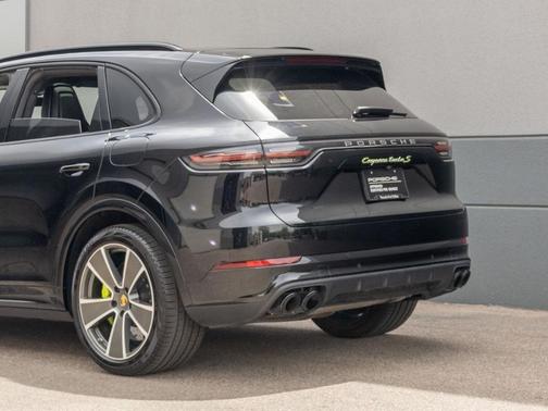 2020 Porsche Cayenne E-Hybrid Turbo S