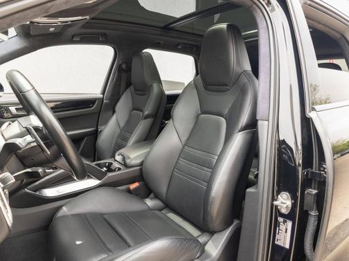 2020 Porsche Cayenne E-Hybrid Turbo S