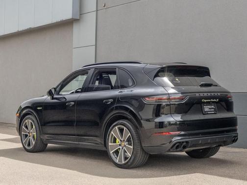 2020 Porsche Cayenne E-Hybrid Turbo S