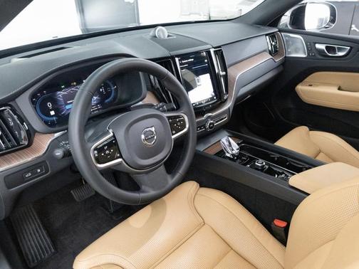 2024 Volvo XC60 Recharge Plug-In Hybrid T8 Ultimate Dark Theme