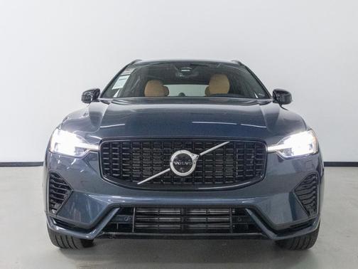 2024 Volvo XC60 Recharge Plug-In Hybrid T8 Ultimate Dark Theme